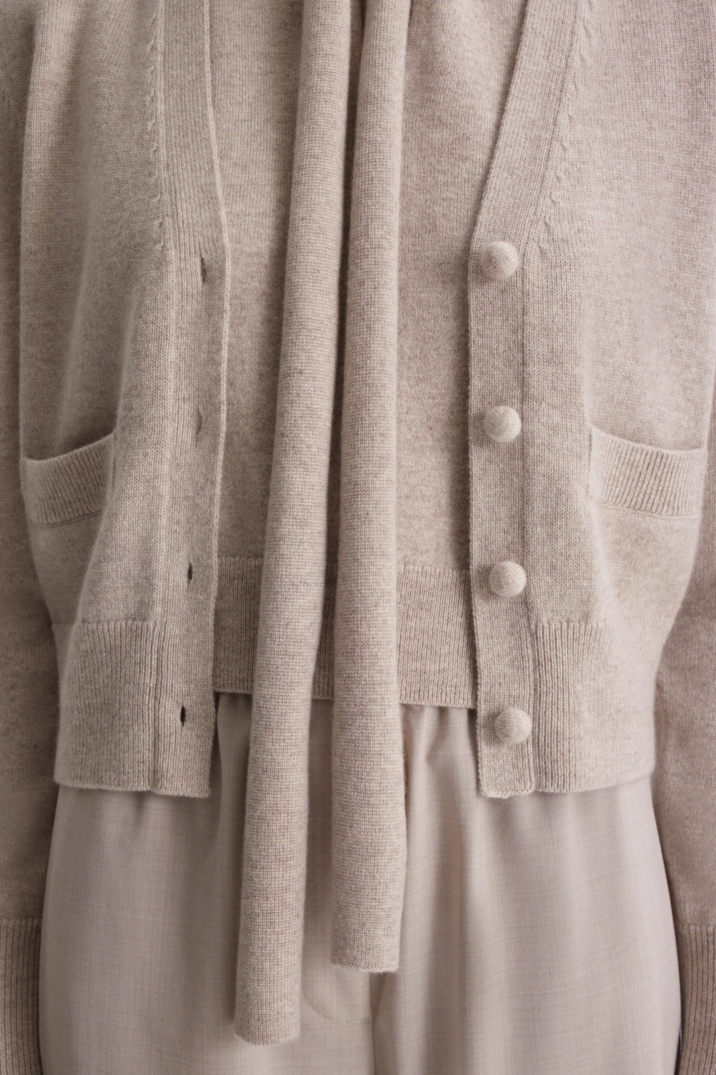 CASHMERE V NECK CARDIGAN - Image 8