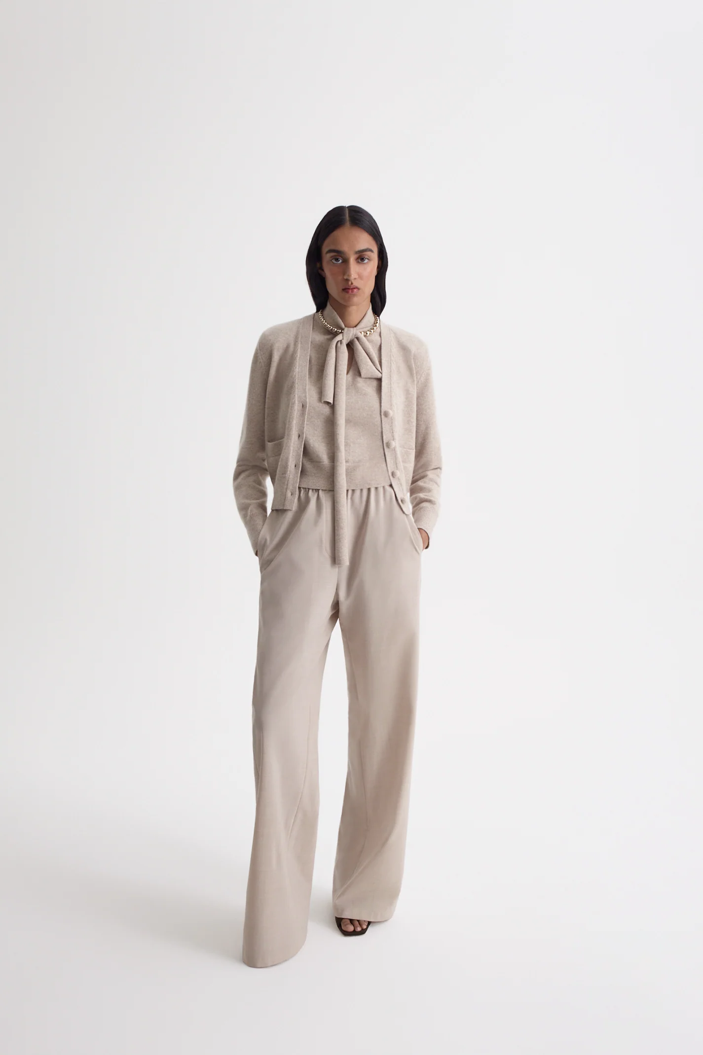 CASHMERE V NECK CARDIGAN - Image 9