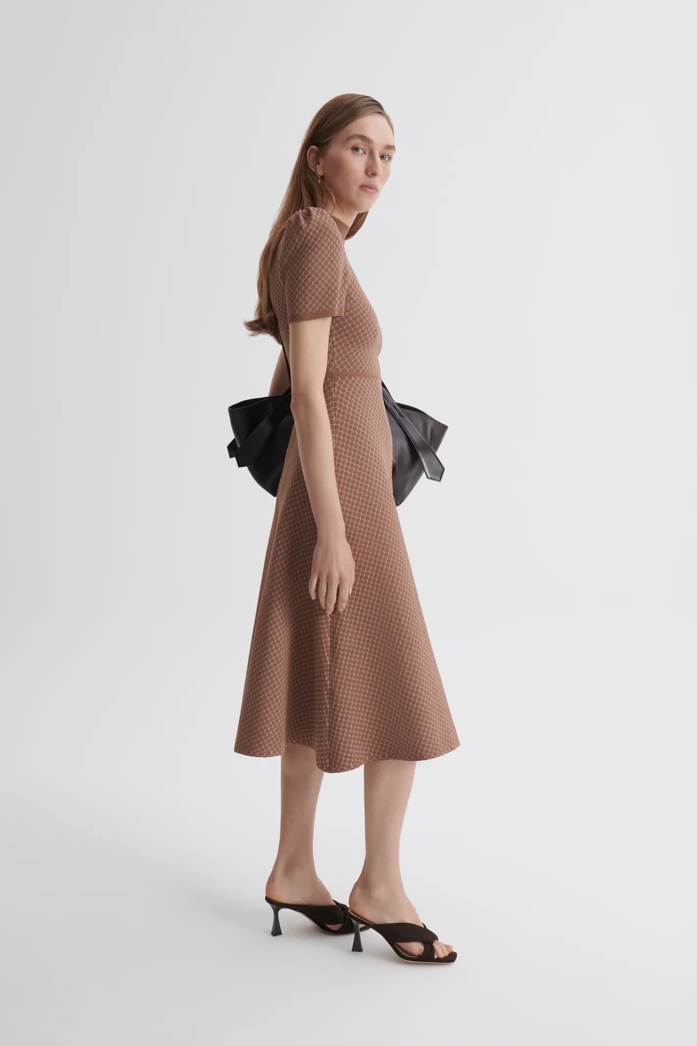 CREPE KNIT GATHER SLEEVE DRESS - Image 5