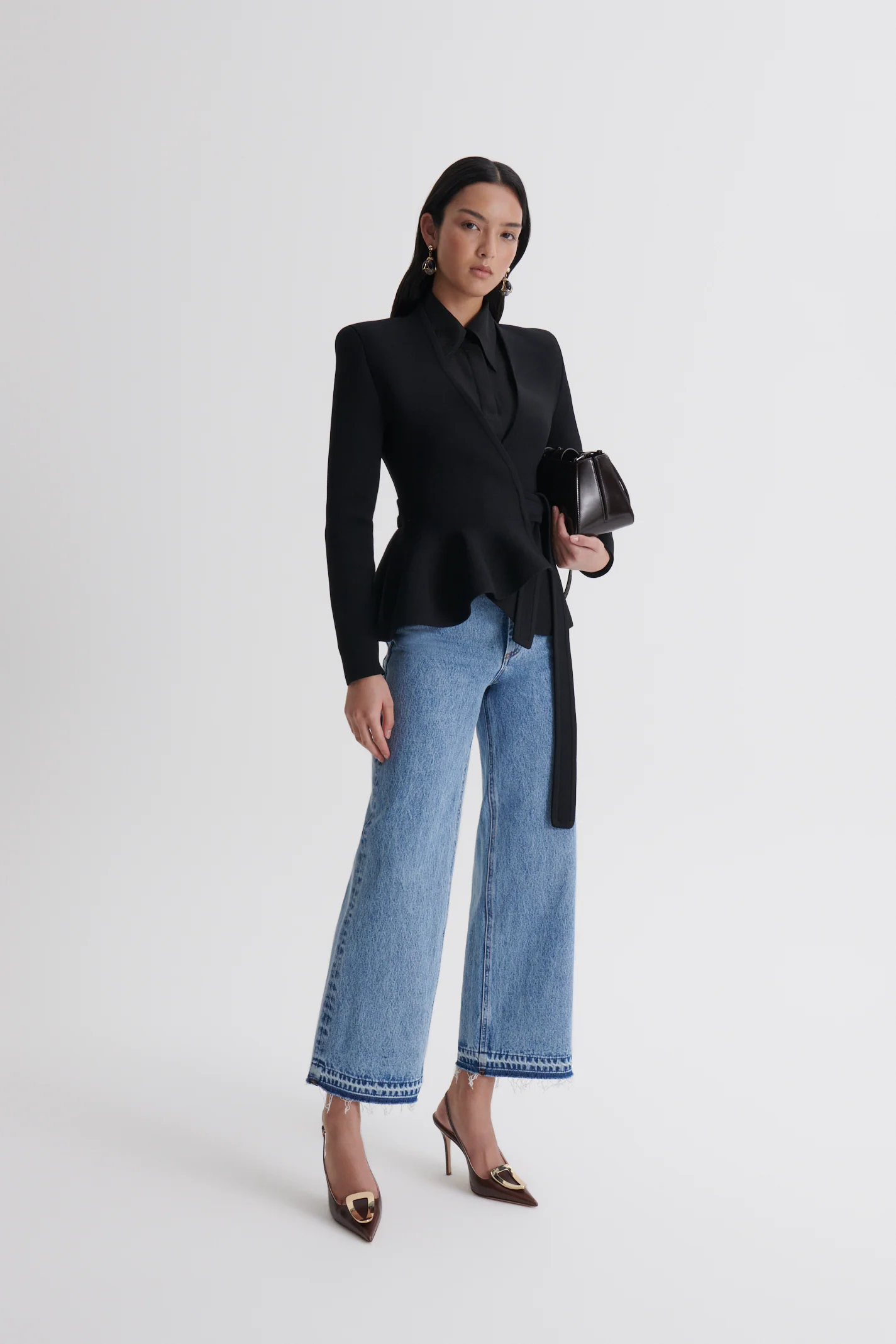 DENIM CROPPED FRAYED HEM JEAN - Image 4