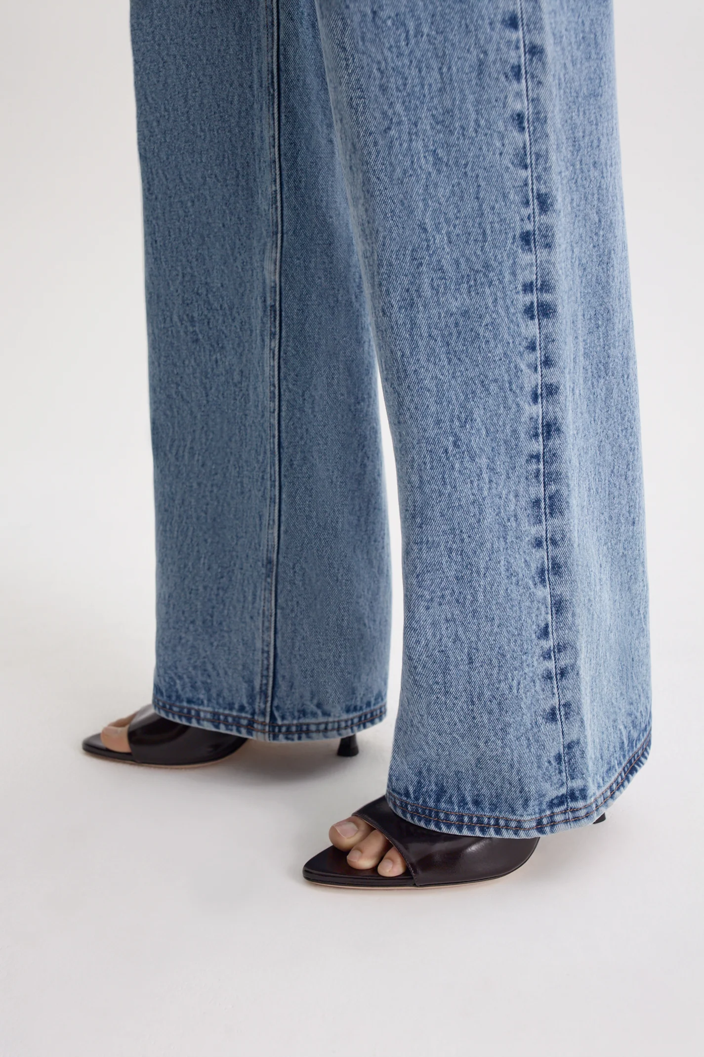 DENIM SLOUCHY JEAN - Image 9