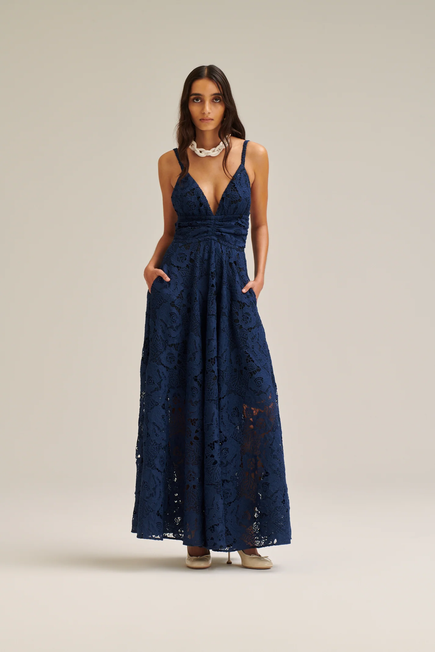 LACE GOWN - Image 4