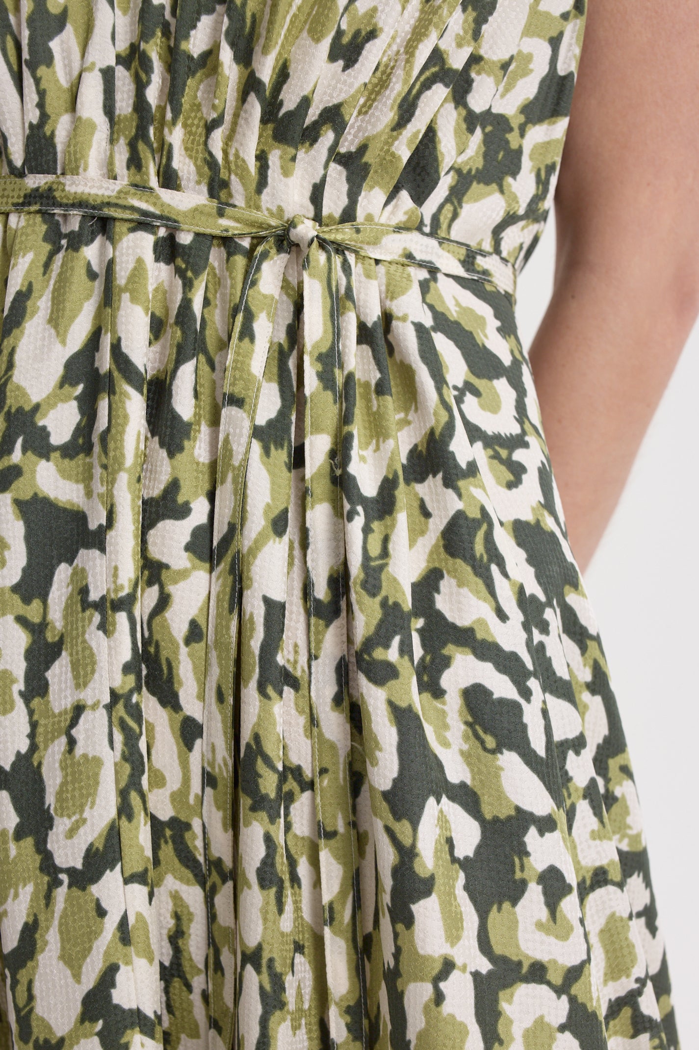 SILK JACQUARD ANIMAL PRINT DRESS - Image 9