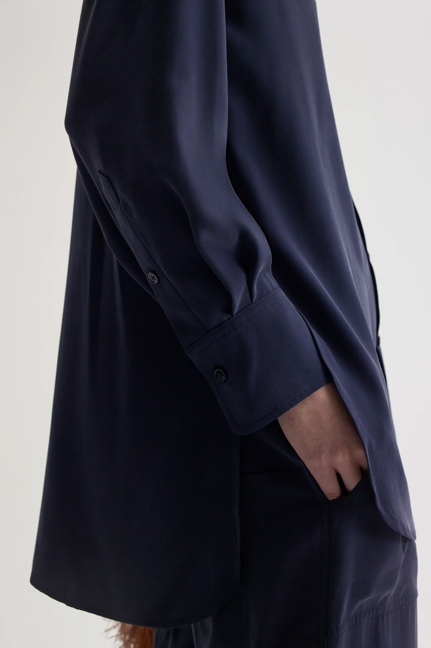 SUEDED SILK CREW NECK SHIRT - Image 9