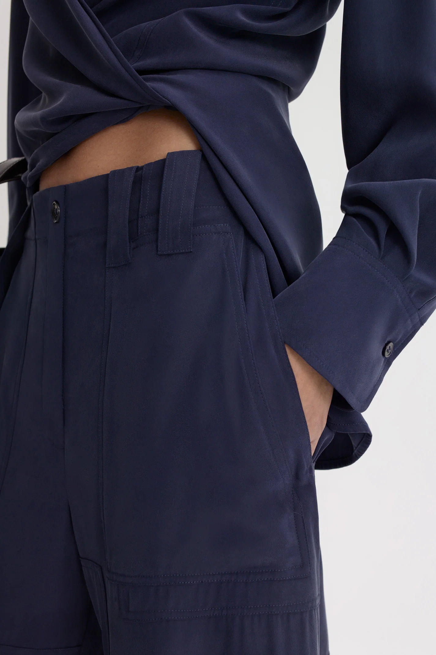 SUEDED SILK CROP CARGO - Image 7